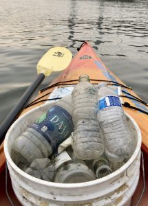 kayaker cleans up plastic pollution from Chicago River