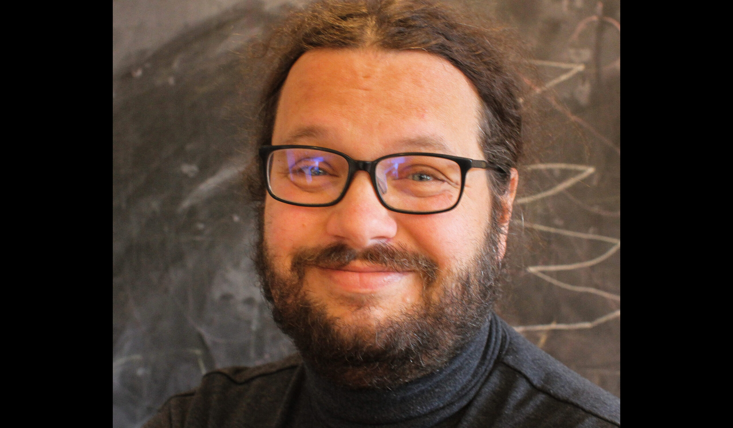 A headshot photo of Stuart Carlton